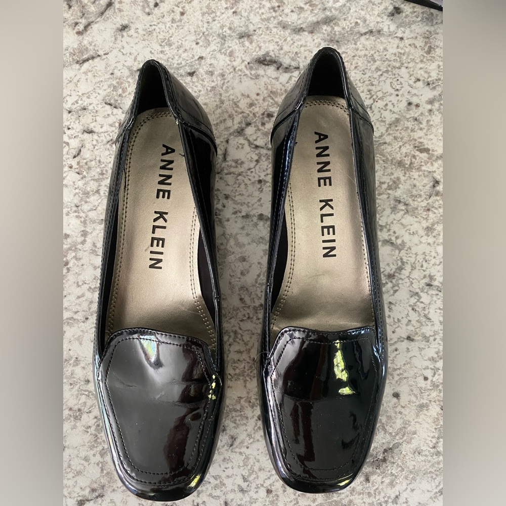 Anne Klein Black Size 7 Patten Leather Flat shoe